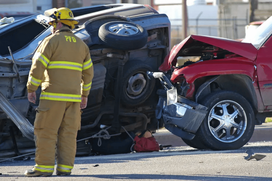 Pasos esenciales tras un accidente de auto