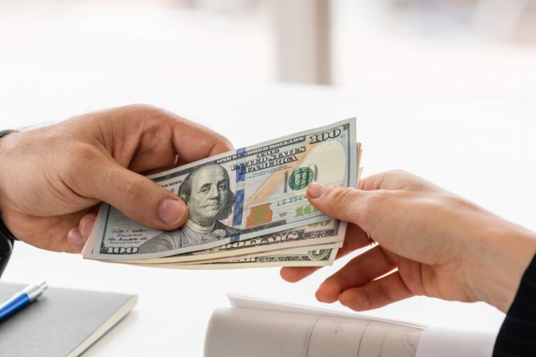 100-hundred-dollar-bills-in-two-hands-settlement