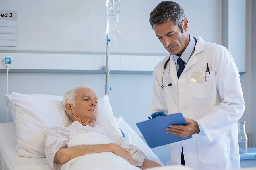 doctor-with-patient